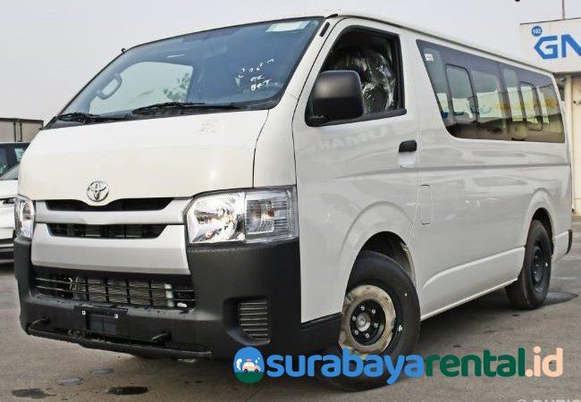 Travel Surabaya Ponorogo - Photo by Dubicars